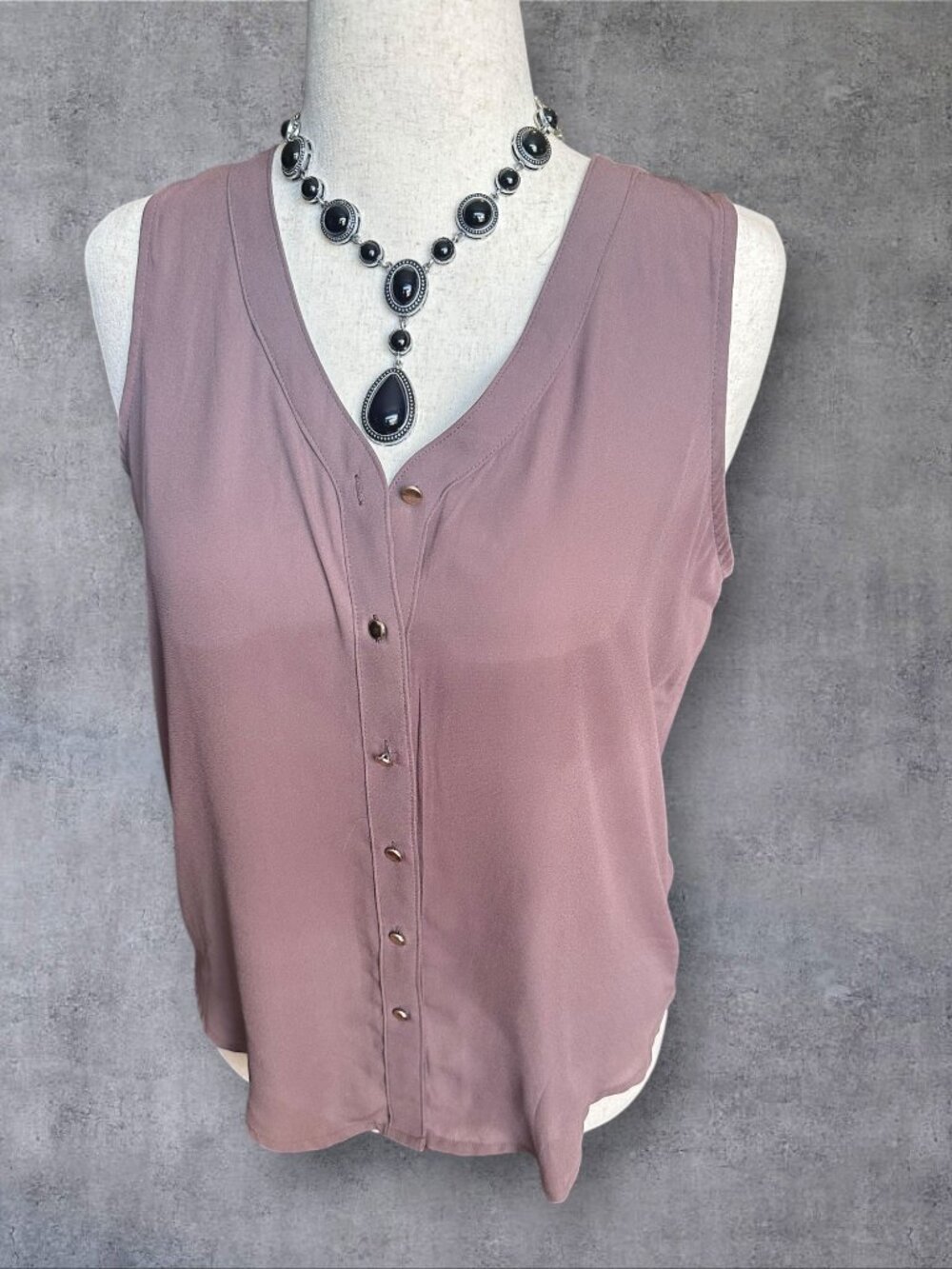 ✨ Maurices Mauve Button Front Tank Top Size M